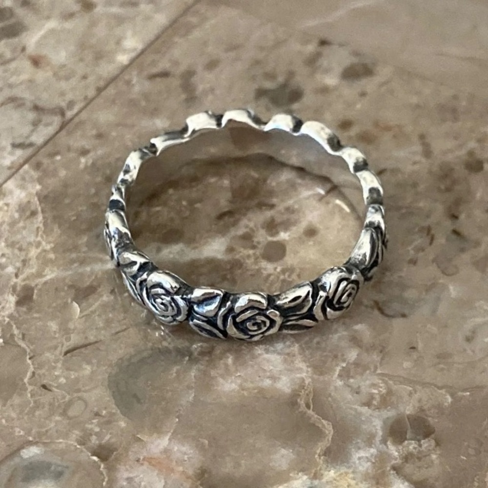 SOLD in a flash!James Avery Retired Eternity Rose